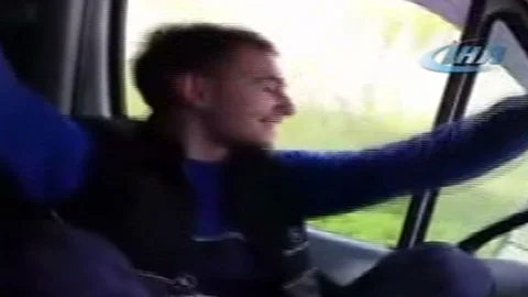 Trafikte Oyun Oynayan Sürücü Şoke Etti
