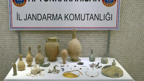 Afyonkarahisar'da Tarihi Eserler Ele Geçirildi