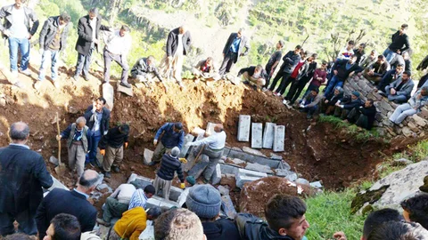 Hakkari'de Zap Suyuna Düşen Araç Kazası