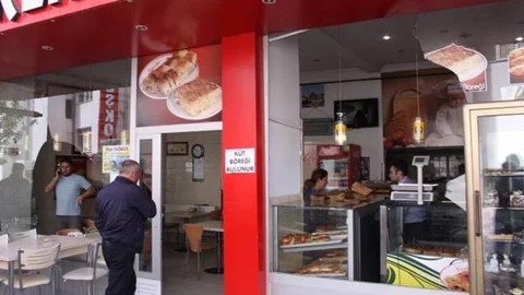 Bolu'da İş Yerinin Camları Kırıldı