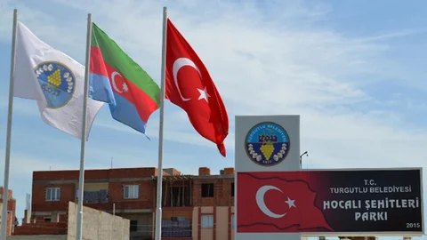 Azerbaycan Bayrağı Turgutlu’da Ters Asıldı