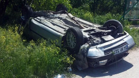 Sakarya'da Ters Takla Atan Araç
