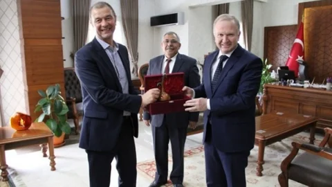 Cadaujac Belediye Başkanı Gazeau'dan Ziyaret