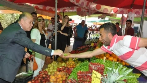 Cemil Şeboy Çeşme'de Açıklamalarda Bulundu