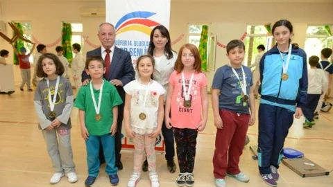 Minik Eskrimciler Madalya Aldı