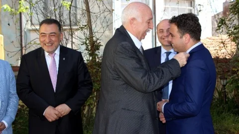 İshak Gazel'e MÜSİAD Rozeti Takıldı