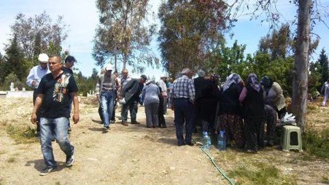 Yeniköy Mezarlığı'nda Temizlik Çalışması