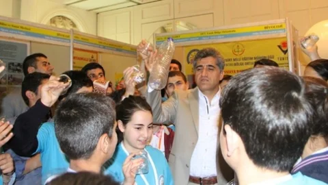 Aydın Aydın'dan Çocuklarla Mesaj