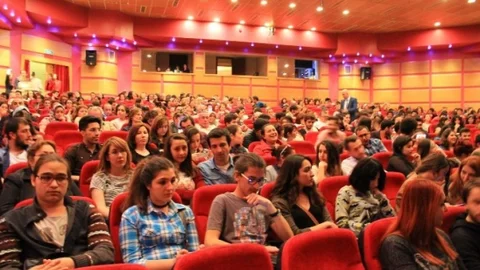 Eskişehir'de Tiyatro Gösterimi