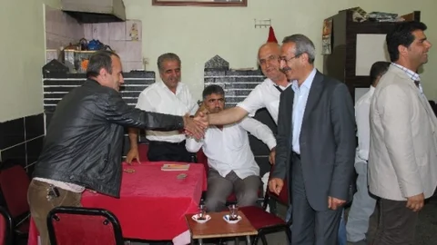 HDP Adayı Demirel Bağlar'da Esnaf Ziyareti Gerçekleştirdi