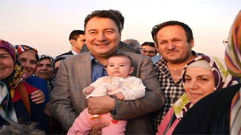 Ali Babacan Ayvalık'ta İlgiyle Karşılandı