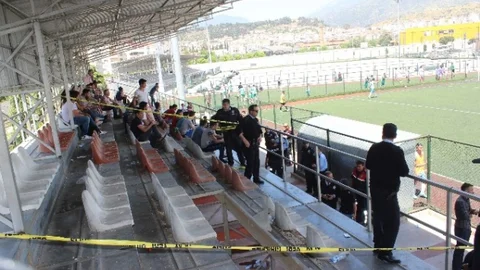 Aydın'da Futbol Turnuvasında Tribün Çöktü