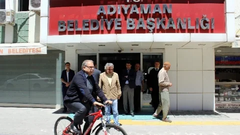 Adıyaman Belediye Başkanı Bisikletle Şehir Turu Yapıyor