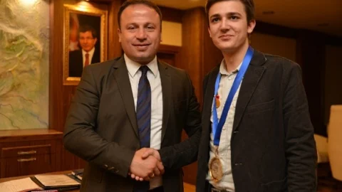 Arda Güngör'e Altın Ödül Verildi