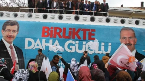AK Parti Muradiye'de Seçim Bürosu Açtı