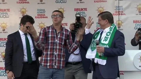 Başbakan Davutoğlu Bingöl'de İşaret Diliyle Konuştu