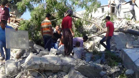 Kadirli'de Yıkılan Lojmana Akın Oldu