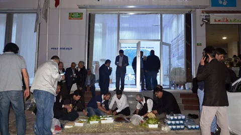 Malatya'da 10 Saat Süren Arama Ve Çiğköfte Dağıtımı