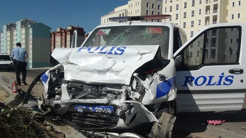 Şanlıurfa'da Polis Aracı Kaza Geçirdi