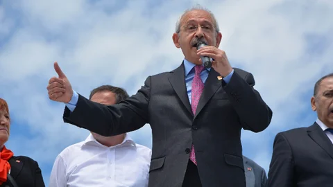 Kemal Kılıçdaroğlu Bigadiç'te Vatandaşlarla Buluştu