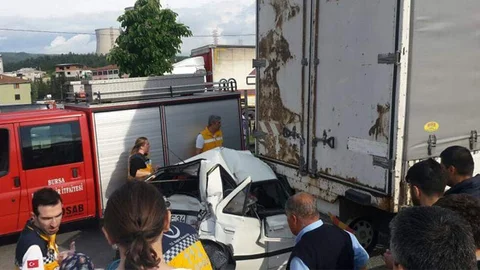 Bursa'da Kamyon Kazası 4 Yaralı