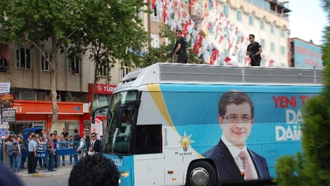 Başbakan Davutoğlu'ndan CHP'lilere Selam