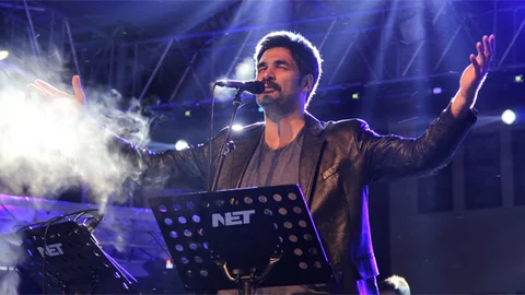 Uğur Işılak Karaman'da Konser Verdi