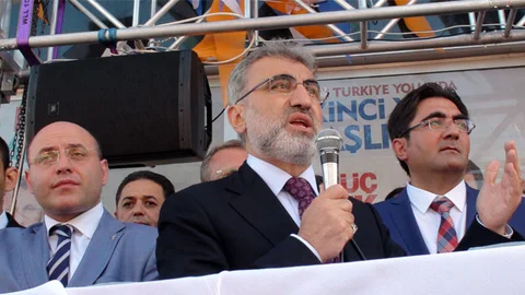 Diyarbakır'da Bakan Yıldız Açıklamalarda Bulundu