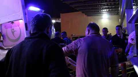 Genç Kız Kafasına Ateş Etti