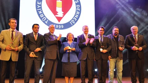 İstanbul'da İnsanlığın Gerçek Dostları Ödülleri Verildi