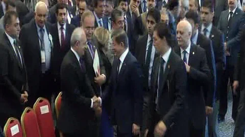 Başbakan Davutoğlu ve Kılıçdaroğlu Tokalaştı