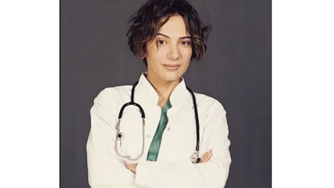 Melike Güner İkiz Bebeklere Merhaba Dedi