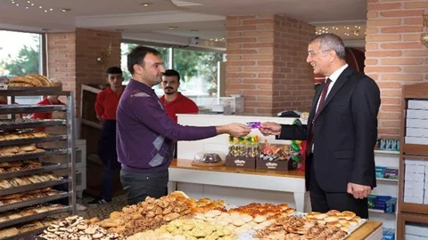 Mezitli Kart, Üniversitede Ders Oluyor