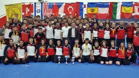 Türk Güreş Takımı Romanya'da 14 Madalya Kazandı