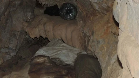 Hakkari'de Mağarada Silah Bulundu