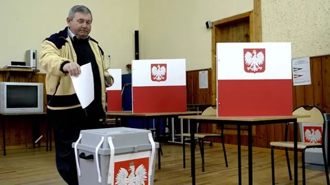 Polonya Cumhurbaşkanlığı Seçimi Yapılıyor