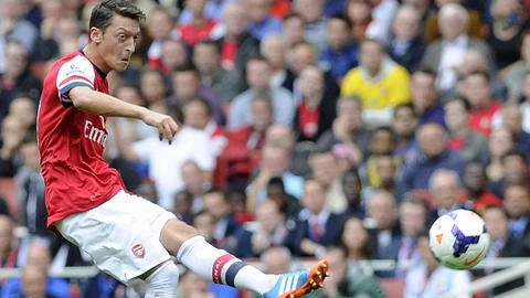 Mesut Özil'in Kıyafeti Gündem Oldu