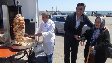 Tekirdağ'da Döner Dağıtımı Yapıldı