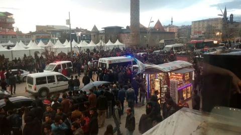 HDP Seçim Otobüsüne Saldırı Erzurum'da Yaşandı