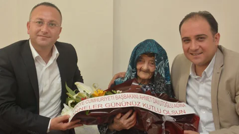 Ayşe Nine'ye Başbakan'dan Çiçek Ziyareti
