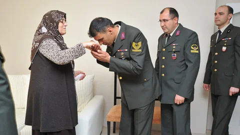 Bursa'da Asker Olan Anneden Duygusal Anlar