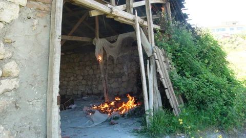 Bilecik'te Metruk Evde Yangın Çıktı
