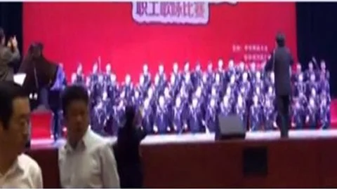 Sahne Çöktü, 8 Yaralı Var