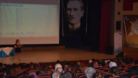 Yabancı Dil Eğitimine Yönelik Konferans Düzenlendi