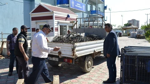 Kamyonetle Çalıntı Demirler Yakalandı