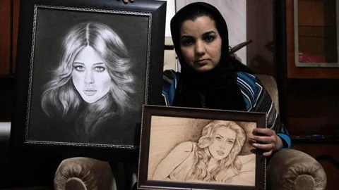 Afgan Ressam Kızın Hayali: Üniversite ve Sergi Açmak