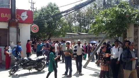 Nepal'de 7,4 Büyüklüğünde Deprem Meydana Geldi