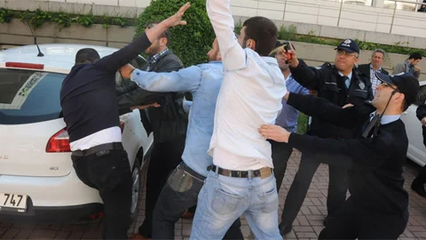 İzmit'te Adliye Önünde Kavga Çıktı