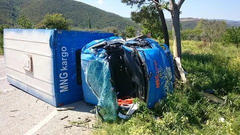 Bursa İznik'te Kargo Aracı Kazası