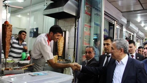 Bülent Arınç Diyarbakır'da Esnaf Ziyareti Yaptı